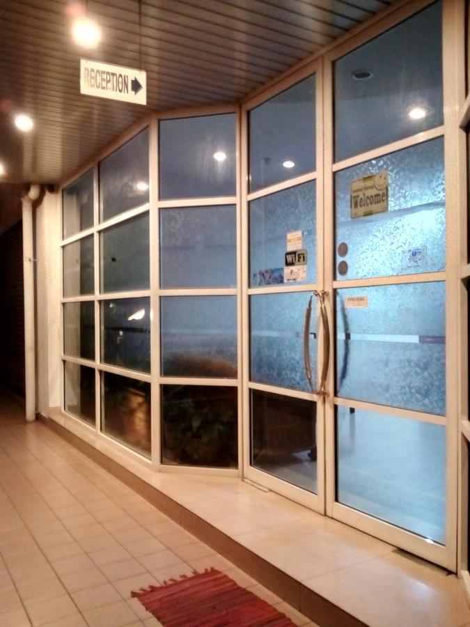 センチュリー ホテル イナナム コタキナバル エクステリア 写真
